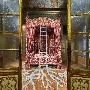 "Laurence Aëgerter expose son art contemporain aux marches du palais Lascaris à Nice"