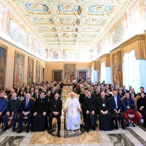 Le pape François s'oppose à l'euthanasie lors de sa rencontre avec des élus français