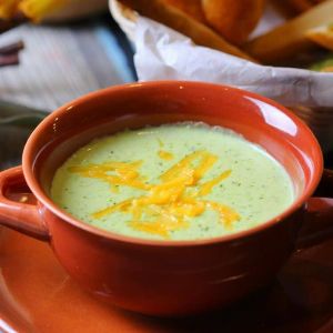 Recette de la soupe cheddar-brocoli : Un réconfort hivernal plein de saveurs !