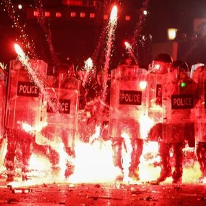 Affrontements en Géorgie entre manifestants pro-européens et policiers devant le Parlement