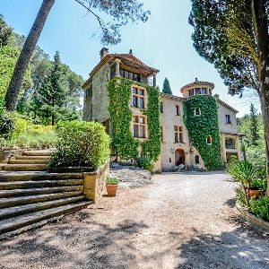 Devenez propriétaire d'un relais de chasse du XIXe siècle à proximité d'Aix-en-Provence