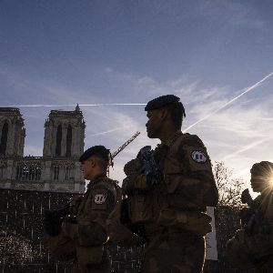 "6 000 policiers et gendarmes mobilisés pour la réouverture de Notre-Dame"