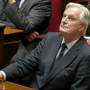 "Barnier lutte pour sa survie alors que le gouvernement affronte une censure imminente"