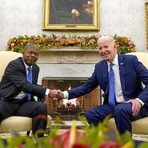 Joe Biden visite l'Angola : enjeux stratégiques en Afrique