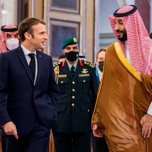 Macron renforce les liens avec l'Arabie saoudite lors d'une visite d'État