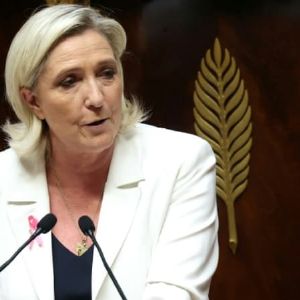 Marine Le Pen appelle à l'abandon de la désindexation des retraites pour éviter la censure