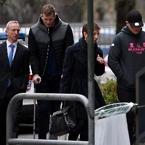 Procès à Grenoble : cinq anciens joueurs de rugby accusés de viol collectif à Bordeaux en 2017