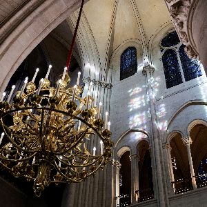 Conflit entre Notre-Dame de Paris et le pape François