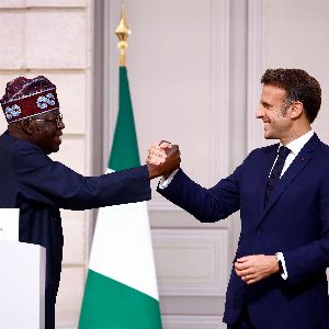 Emmanuel Macron accueille en grande pompe le président contesté du Nigeria lors d'une visite d'État historique