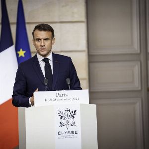 Emmanuel Macron réaffirme son mandat et rejette les appels à la démission