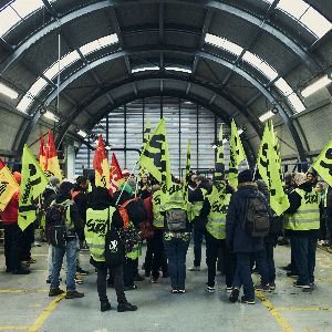 Grève illimitée à la SNCF : les syndicats maintiennent la pression avant de demander au ministre de "sortir par le haut"