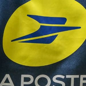 La Poste dépose plainte après la découverte de courriers abandonnés dans des poubelles des Alpes-Maritimes