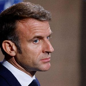 Macron face à la perspective d'une crise politique en cas de vacance de Matignon