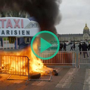 Manifestations de taxis contre la baisse de la tarification du transport médical à Lyon et à Paris