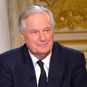 Michel Barnier contredit Macron sur l’après-motion de censure et alerte sur des hausses d’impôts