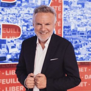 Remplacement d'Éric Brunet sur BFM TV : un nouveau visage annoncé après quatre mois à l'antenne