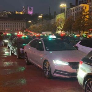 Taxis en colère : fin des blocages et rassemblement à Lyon