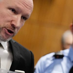 "Anders Breivik, le tueur néonazi, reste en prison en Norvège malgré le rejet de sa demande de libération"