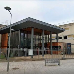 "Crise au lycée d'Evry-Courcouronnes : grèves et difficultés mettent l'établissement à l'arrêt"