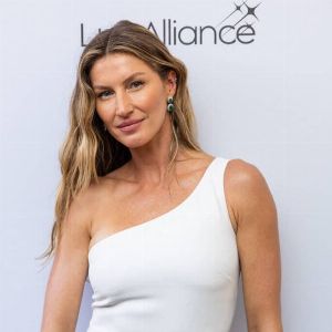 Gisele Bündchen enceinte à 44 ans : photos exclusives de sa grossesse et balades romantiques au Costa Rica