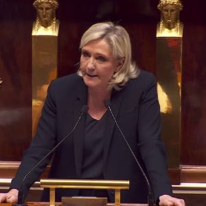 Marine Le Pen critique le "sectarisme" et le "dogmatisme" du gouvernement Barnier avant la motion de censure