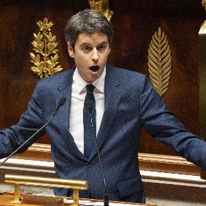 "Motion de censure à l’Assemblée : Attal critique Mélenchon pour ses relations avec les socialistes"