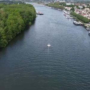 "Procès fictif à Paris : la Seine attaque un pollueur au théâtre de la Concorde"