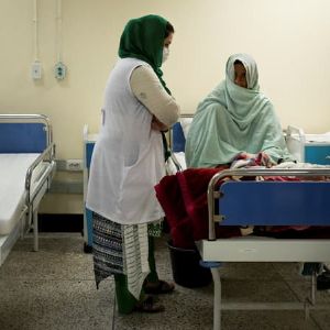 Afghanistan : exclues des écoles d'infirmières, les femmes suscitent l'indignation internationale