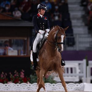 Charlotte Dujardin suspendue pour violences envers un cheval, une affaire qui fait scandale