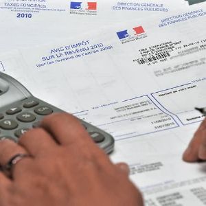 Conséquences du gel du barème de l'impôt sur le revenu après la censure: augmentation d'impôts et loi spéciale