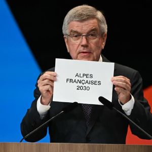 Inquiétude parmi les élus des Alpes du Sud suite à la chute du gouvernement en lien avec les JO 2030