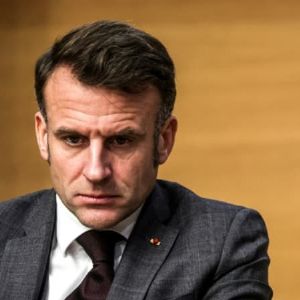 "La dissolution par Macron pour éviter une motion de censure : un échec stratégique"