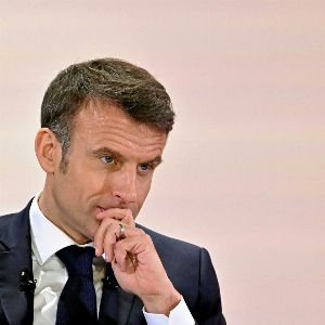 Macron, le facétieux séducteur à la recherche d'un Premier ministre