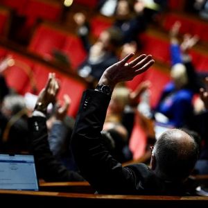 Michel Barnier renversé : un député propose la dissolution de l'Assemblée au 1er janvier