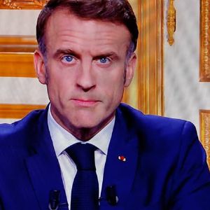 "Rencontre à l'Élysée : Emmanuel Macron réunit les têtes de file de son camp, du PS et de la Droite"