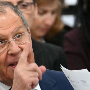 Sergueï Lavrov alerte sur le risque de conflit imminent dans la "nouvelle guerre froide"