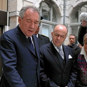 Bayrou soutenu par Cazeneuve pour le poste de Premier ministre