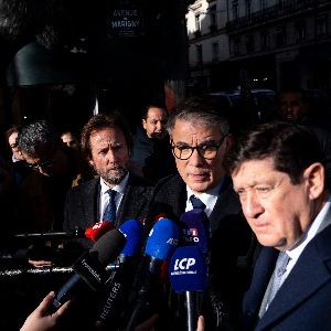 Consultation à l'Elysée : la gauche divisée suite à la chute du gouvernement