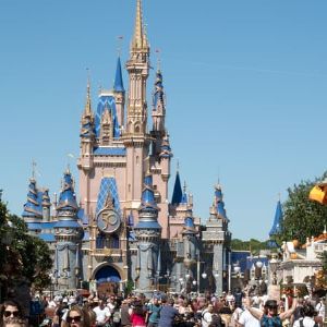 Des visiteurs des parcs Disney répandent clandestinement des cendres humaines