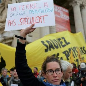 Mobilisation de la Confédération paysanne à Paris : prolongation des gardes à vue