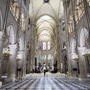 "Programme chamboulé à cause du mauvais temps pour la réouverture de Notre-Dame de Paris"