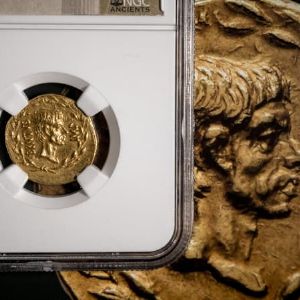 Rare pièce d'or romaine représentant l'assassin de Jules César en vente aux enchères pour 800 000 euros