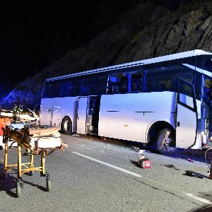 "Accident de car dans les Pyrénées : Chauffeur positif à la cocaïne, deux morts et plusieurs blessés"