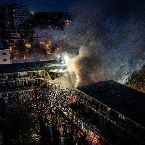 "Explosion à La Haye : Immeuble en partie effondré, opération de sauvetage en cours"