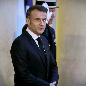 Hausse de popularité d'Emmanuel Macron : +4 points en décembre