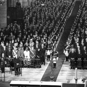 "Histoire politique de la reconstruction de Notre-Dame de Paris"