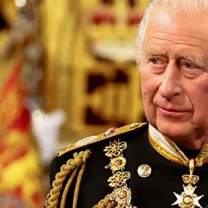 "Portrait du roi Charles III : faible engouement des administrations britanniques malgré sa gratuité"