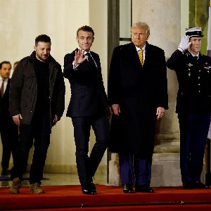 "Rencontre historique entre Trump et Zelensky sous l'égide de Macron et Notre-Dame"