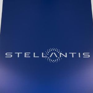 Stellantis prévoit son retour dans le lobby automobile européen après le départ de Carlos Tavares