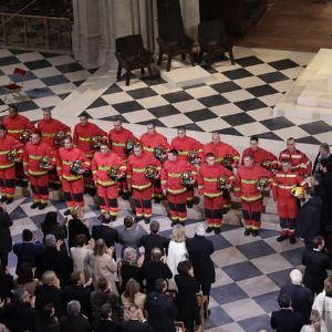 Vibrant hommage aux pompiers et bâtisseurs lors de la réouverture de Notre-Dame de Paris